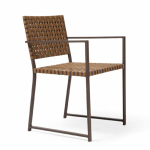 Cadeira Azaléa com braço, elaborada com Fibra Sintética e Estrutura de Alumínio